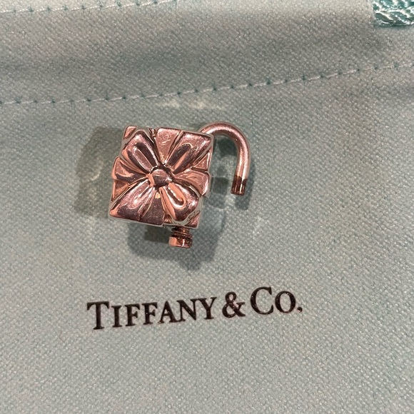 Tiffany & Co. RARE Discontinued Tiffany Present Box Charm - Picture 5 of 10